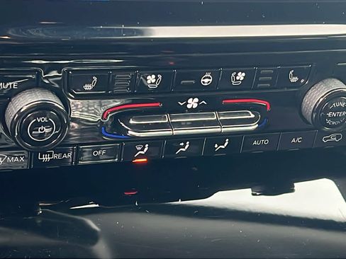 Used 2022 Jeep Grand Cherokee Limited w/ Luxury Tech Group II image 14