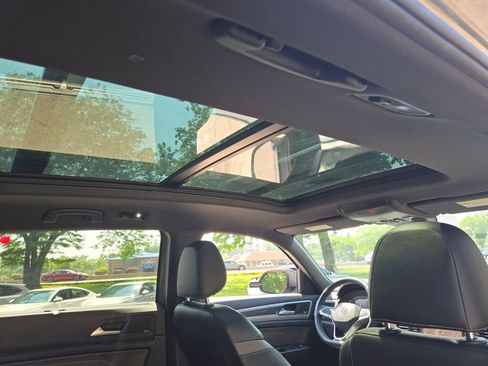 Used 2021 Volkswagen Atlas Cross Sport SEL Premium image 12