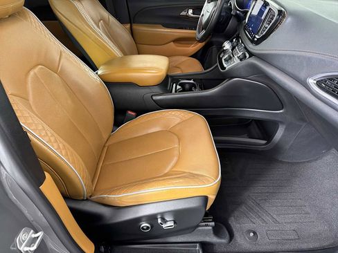 Used 2021 Chrysler Pacifica Pinnacle image 22