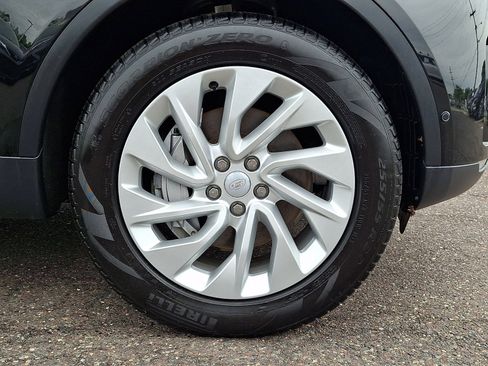 Used 2025 Land Rover Discovery S AWD/4WD image 8