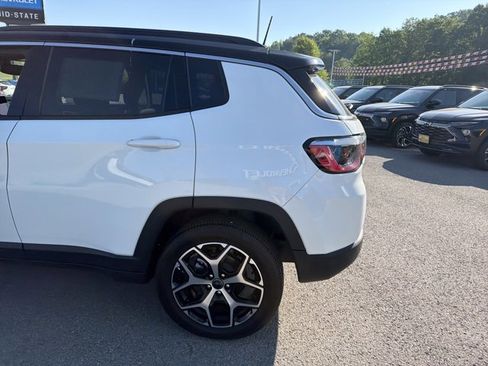Used 2025 Jeep Compass Limited AWD/4WD image 7
