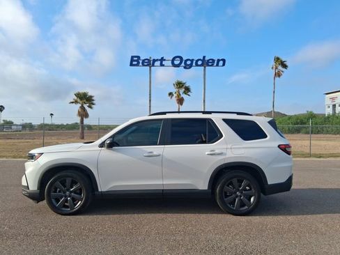 Used 2025 Honda Pilot Sport image 3
