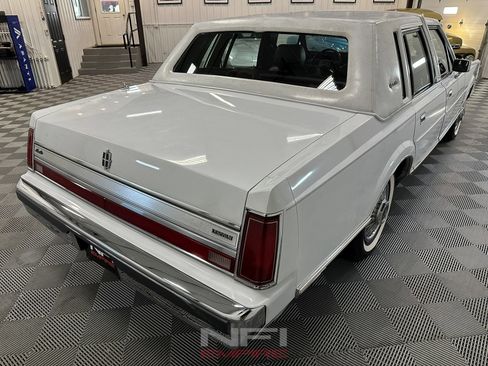 Used 1988 Lincoln Town Car Signature image 7