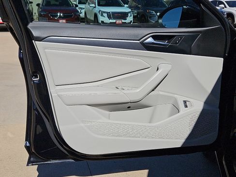 Used 2023 Volkswagen Jetta SE image 11
