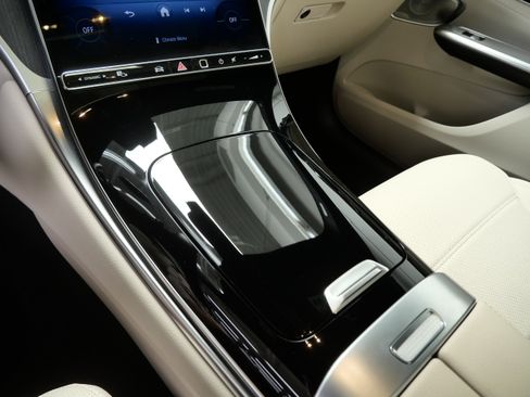 Certified 2026 Mercedes-Benz GLC 300 4MATIC image 21
