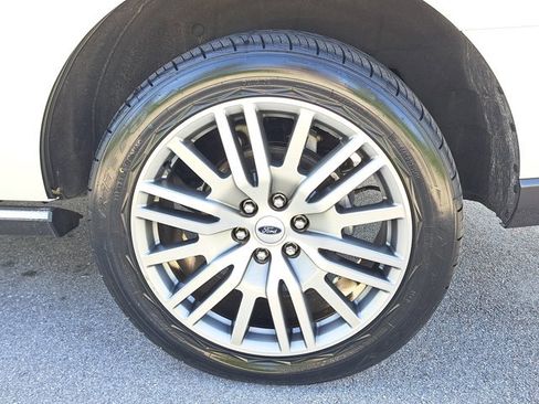 Certified 2022 Ford Expedition Limited image 4