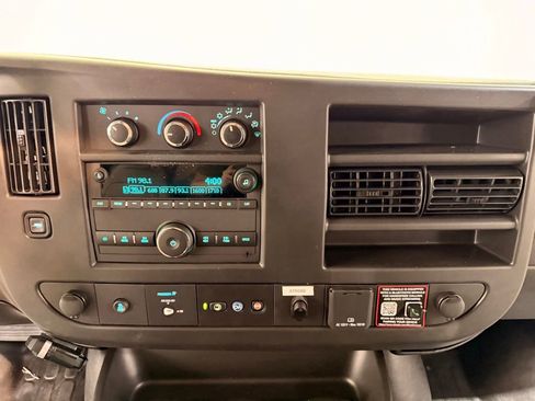 New 2025 Chevrolet Express 3500 Work Van w/ Power Convenience Package image 21