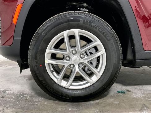 New 2025 Jeep Grand Cherokee Laredo X w/ Luxury Tech Group I image 39