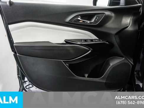 Used 2025 Chevrolet Trax LT FWD image 41