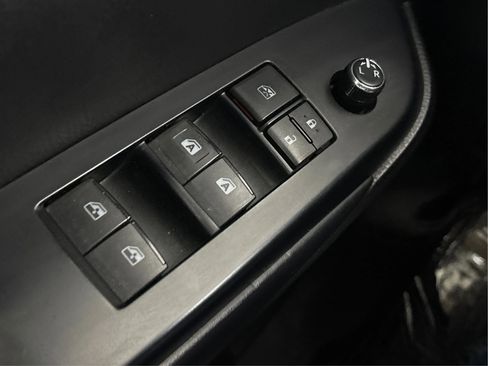 Used 2017 Toyota Highlander XLE AWD/4WD image 40