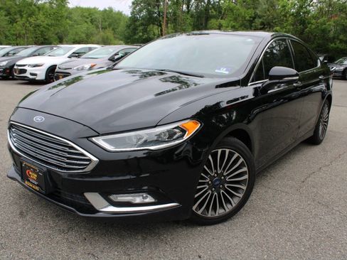 Used 2017 Ford Fusion SE w/ Fusion SE Technology Package FWD image 1