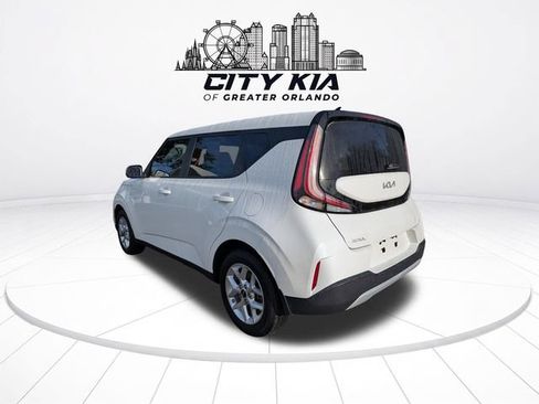 Certified 2025 Kia Soul LX w/ LX Technology Package FWD image 3