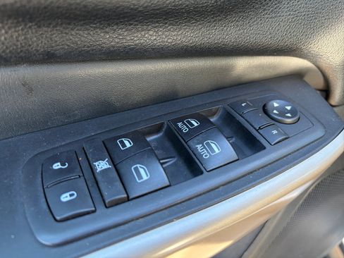 Used 2018 Jeep Cherokee Limited image 16