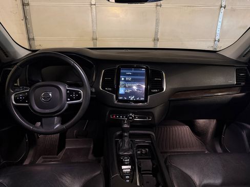 Used 2017 Volvo XC90 T6 Momentum w/ Vision Package image 15