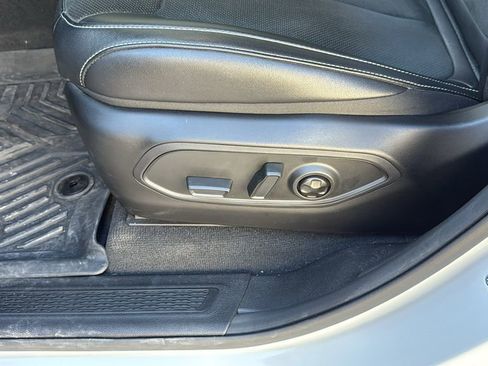 Used 2025 Jeep Grand Cherokee Altitude image 10