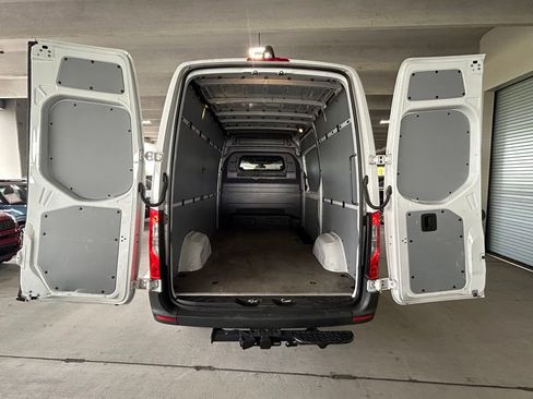 Used 2025 Mercedes-Benz Sprinter 2500 image 27