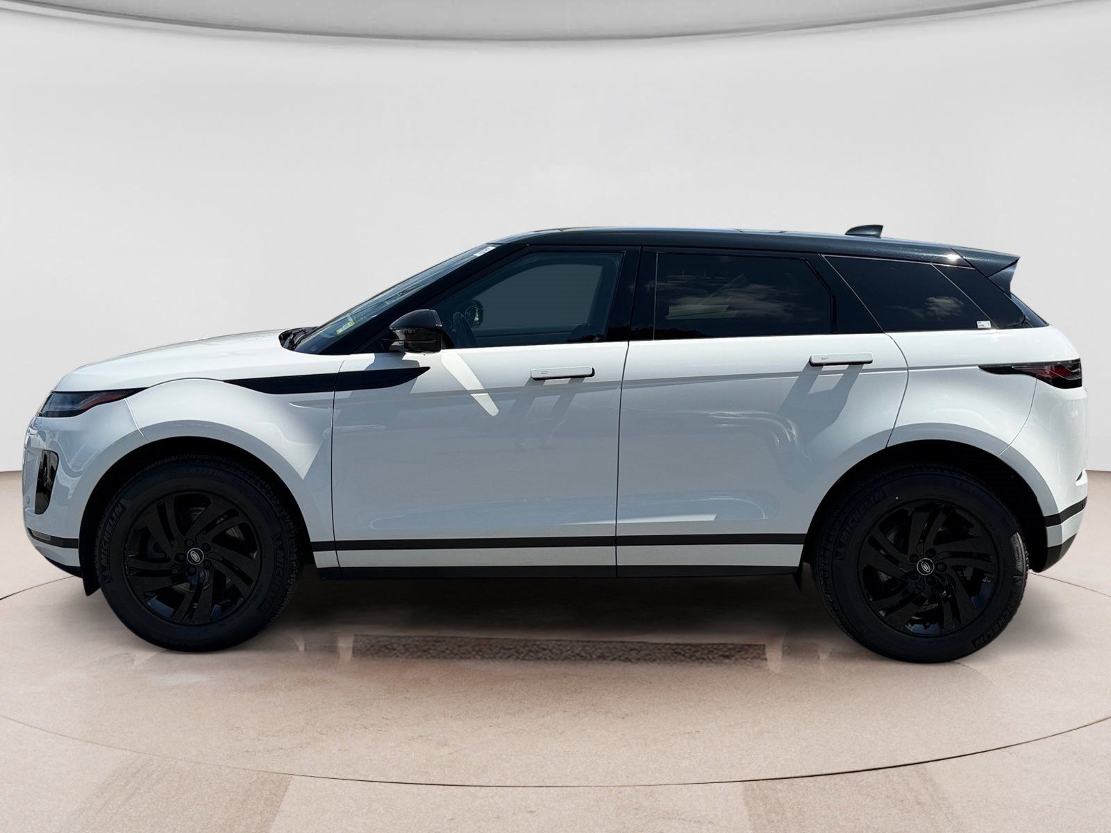 Used 2024 Land Rover Range Rover Evoque S AWD/4WD image 2