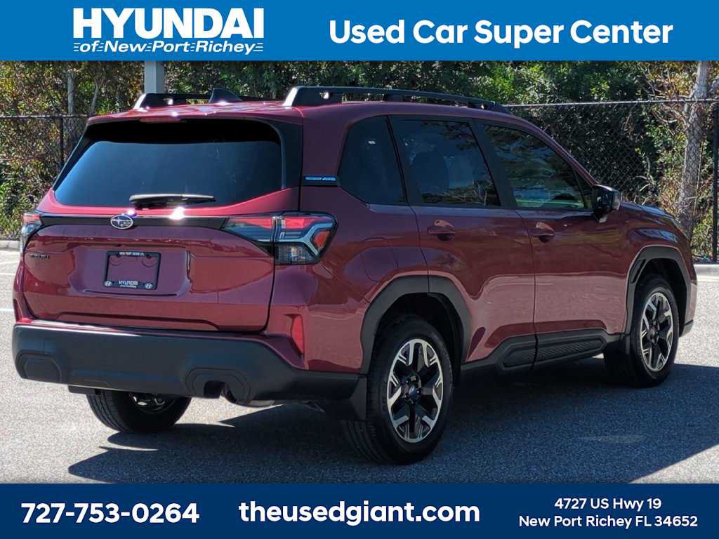 Used 2025 Subaru Forester Premium AWD/4WD image 5