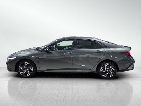 Certified 2025 Hyundai Elantra Sport image 4