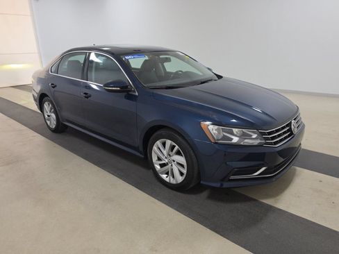Used 2018 Volkswagen Passat 2.0T SE FWD image 4