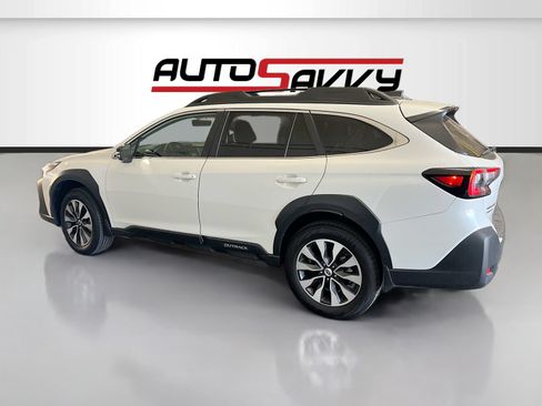 Used 2025 Subaru Outback Limited AWD/4WD image 4