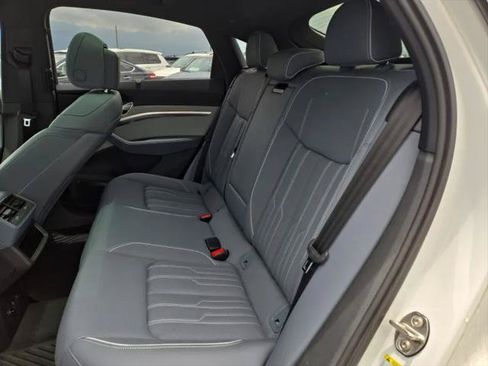 Used 2022 Audi e-tron Prestige w/ Prestige Package AWD/4WD image 18