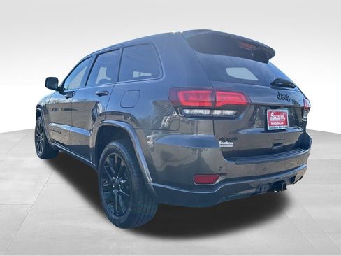 Used 2020 Jeep Grand Cherokee Altitude image 3