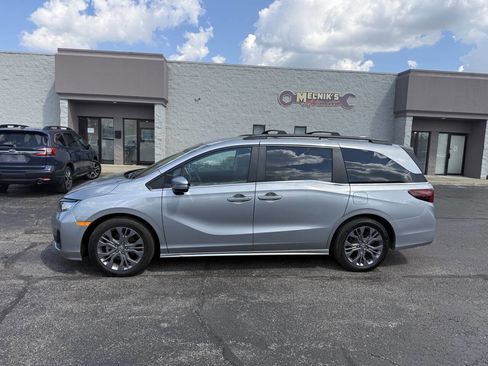 Used 2025 Honda Odyssey Touring image 9