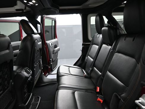 Used 2022 Jeep Wrangler Unlimited Rubicon w/ Trailer Tow Package image 16