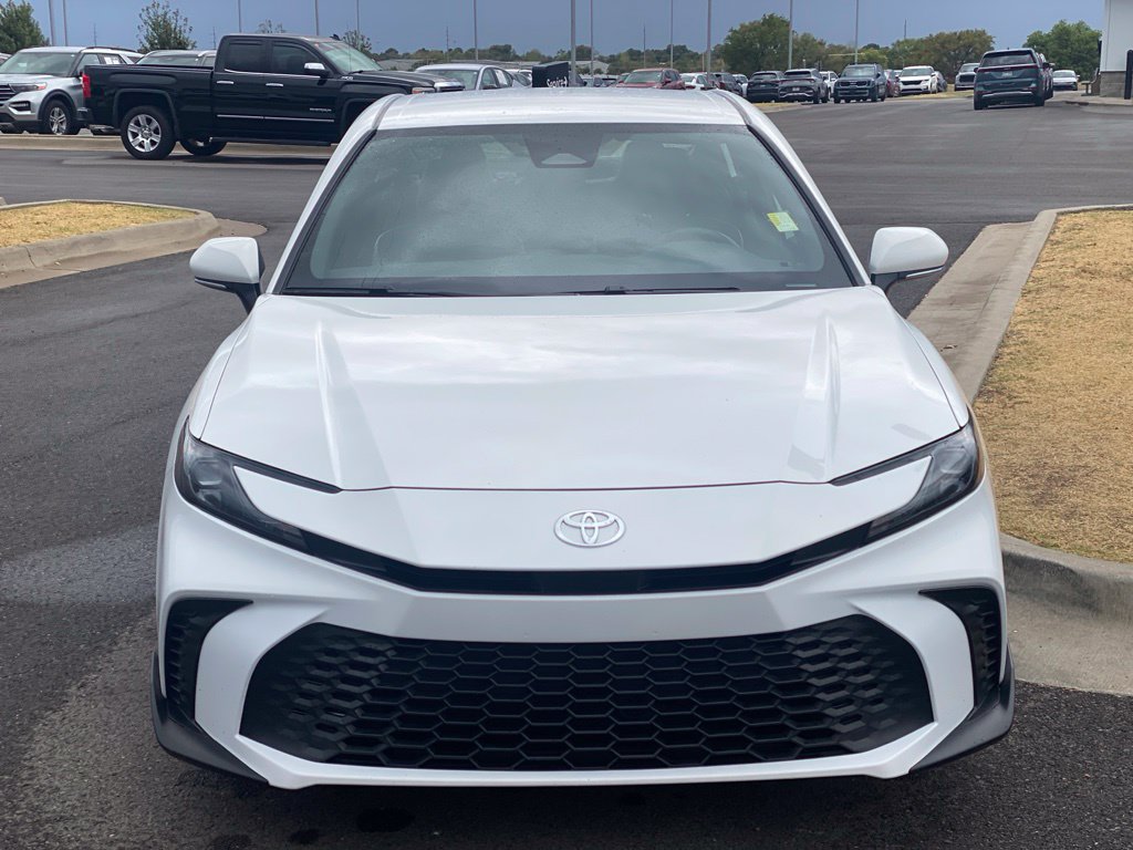 Used 2025 Toyota Camry SE FWD image 2