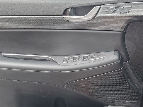 Certified 2025 Hyundai Palisade Limited FWD image 17
