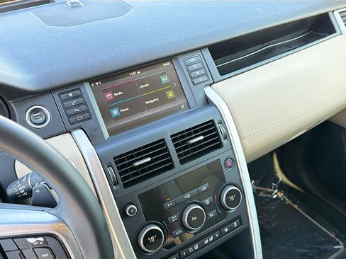 Used 2017 Land Rover Discovery Sport HSE image 27