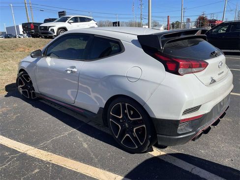 Used 2020 Hyundai Veloster N w/ Performance Package image 4