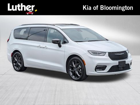 Used 2025 Chrysler Pacifica Limited FWD image 1