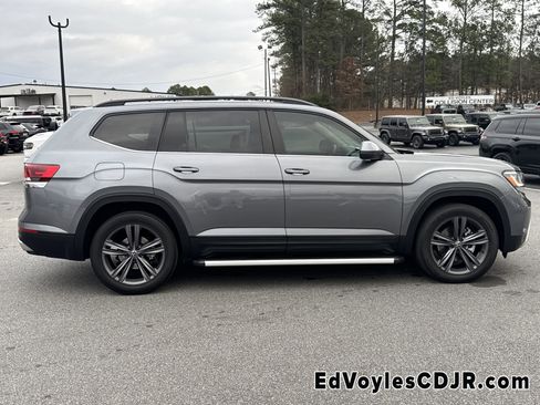 Used 2022 Volkswagen Atlas SE image 2