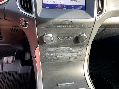 Used 2020 Ford Edge SEL w/ Cold Weather Package image 15