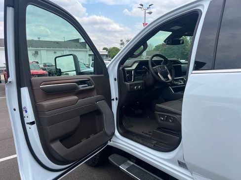 Used 2026 GMC Sierra 3500 Denali AWD/4WD image 8