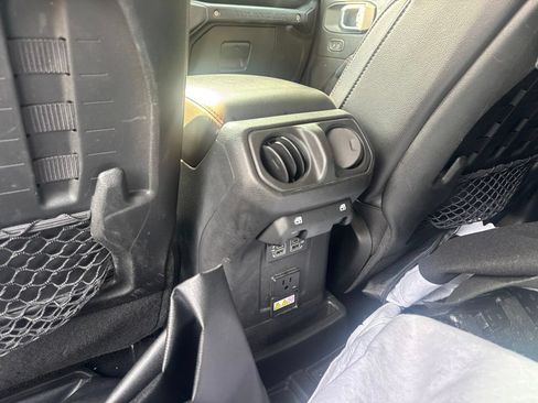 Used 2020 Jeep Wrangler Unlimited Rubicon w/ Quick Order Package 28Y Recon AWD/4WD image 26