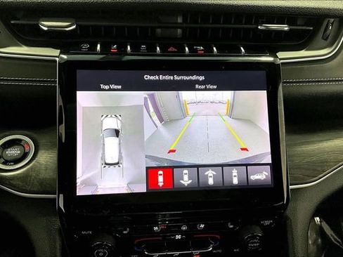 Used 2024 Jeep Grand Cherokee Limited w/ Luxury Tech Group II image 14