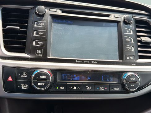 Used 2017 Toyota Highlander Limited Platinum w/ Carpet Mat Package AWD/4WD image 19