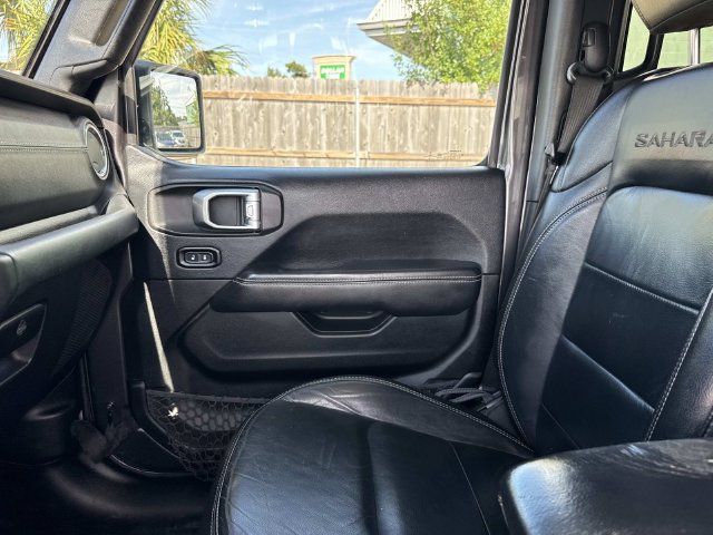 Used 2018 Jeep Wrangler Unlimited Sahara AWD/4WD image 15