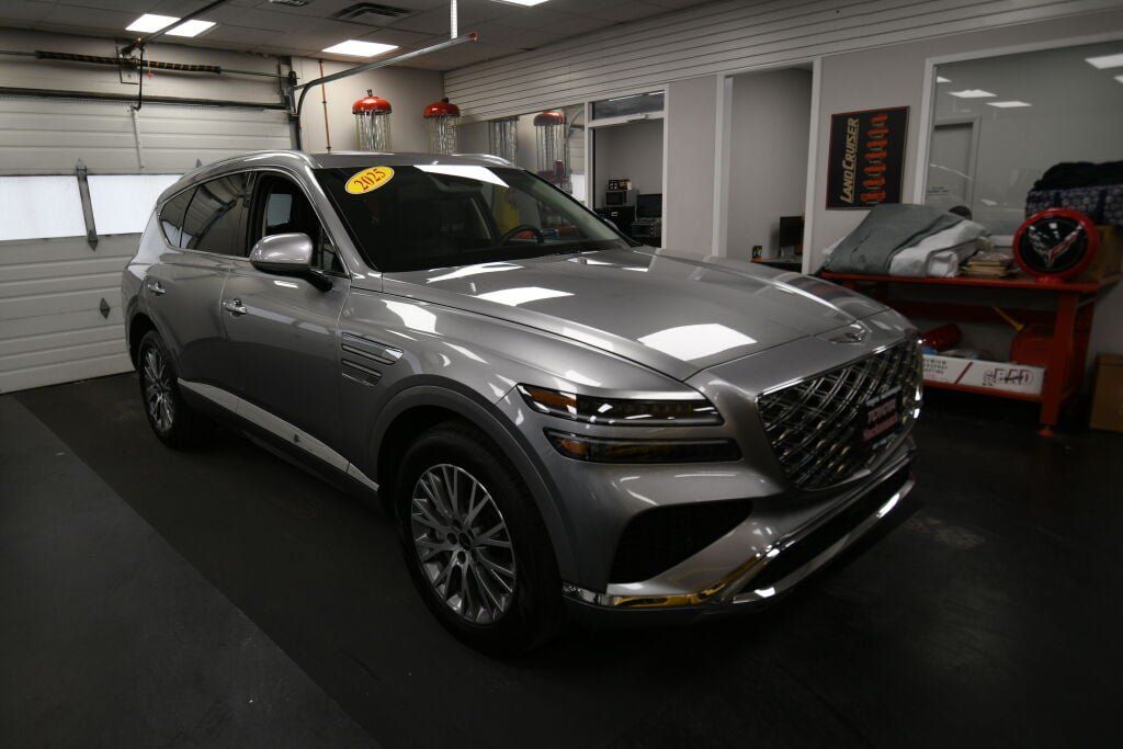 Used 2025 Genesis GV80 2.5T Standard AWD/4WD image 2