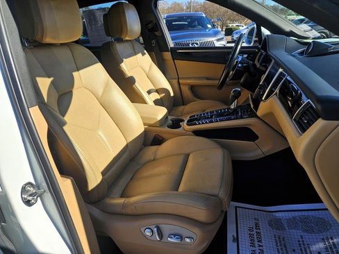 Used 2018 Porsche Macan image 17