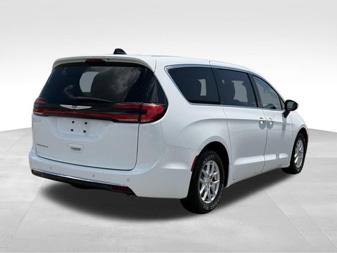 Used 2023 Chrysler Pacifica Touring-L FWD image 24