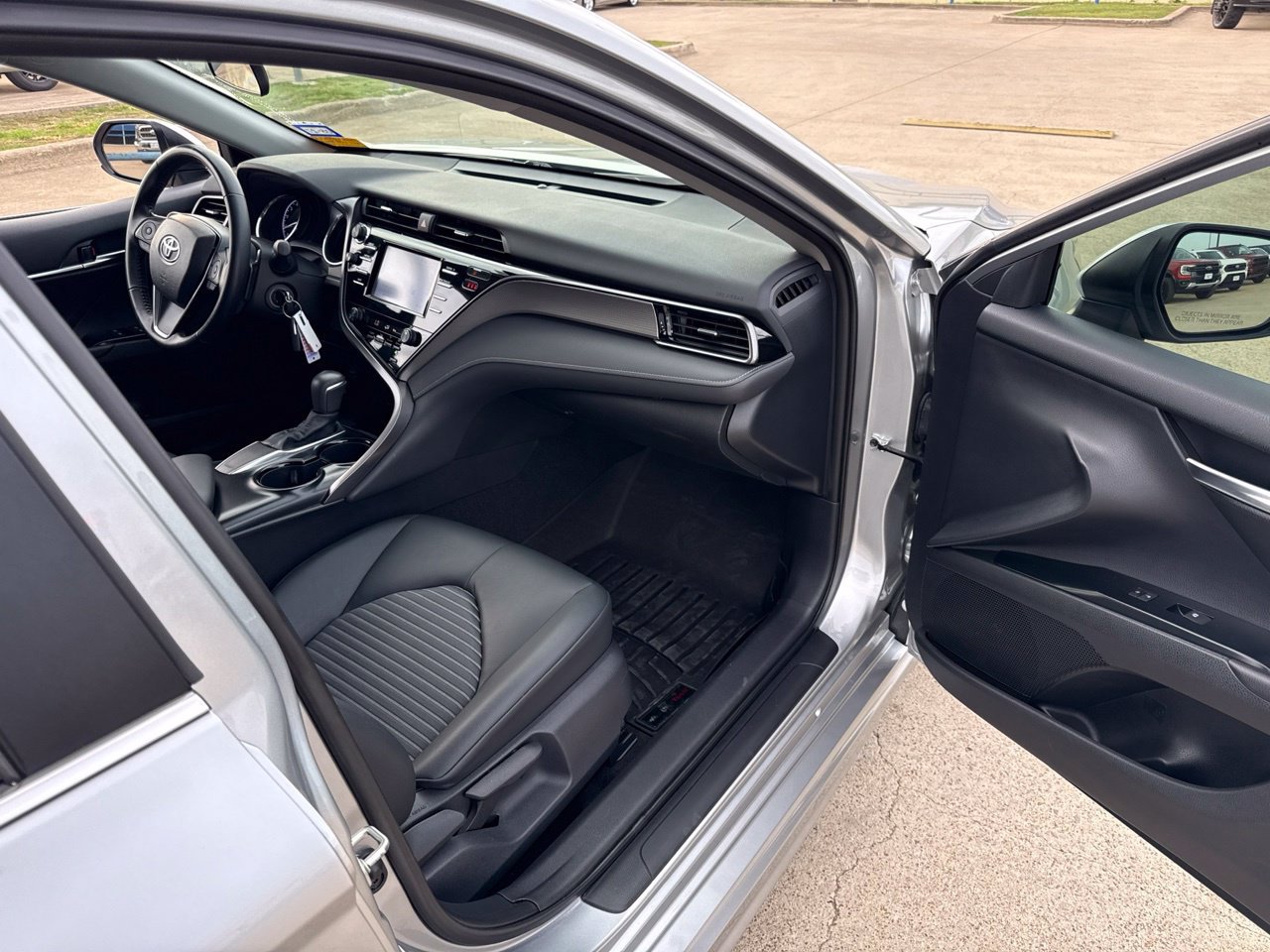 Used 2019 Toyota Camry SE FWD image 15