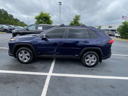 Used 2022 Toyota RAV4 XLE w/ Convenience Package AWD/4WD image 4
