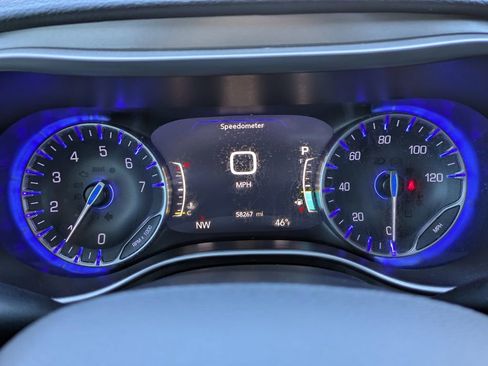 Used 2021 Chrysler Pacifica Touring-L w/ Uconnect Theater Family Group image 28