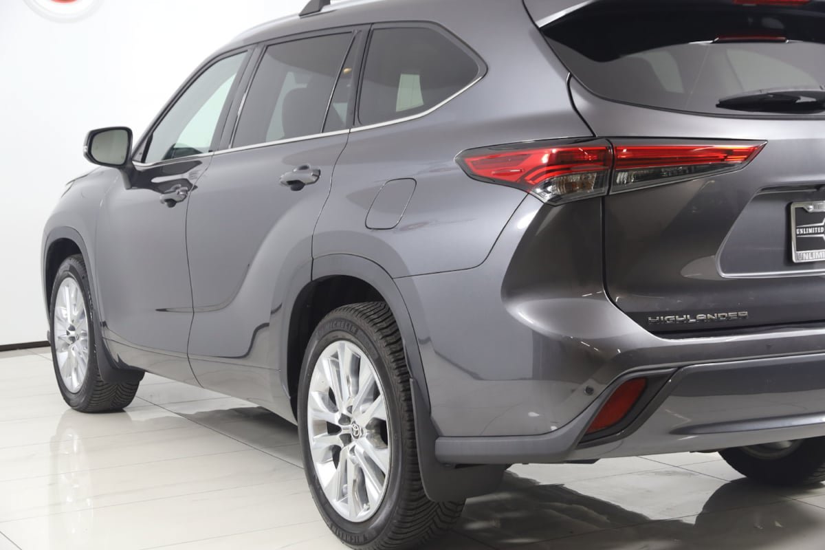 Used 2023 Toyota Highlander Limited AWD/4WD image 24