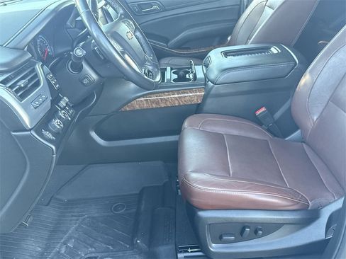 Used 2020 Chevrolet Suburban Premier w/ Premier Plus Edition image 11