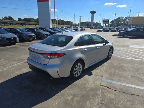 Used 2023 Toyota Corolla LE image 6